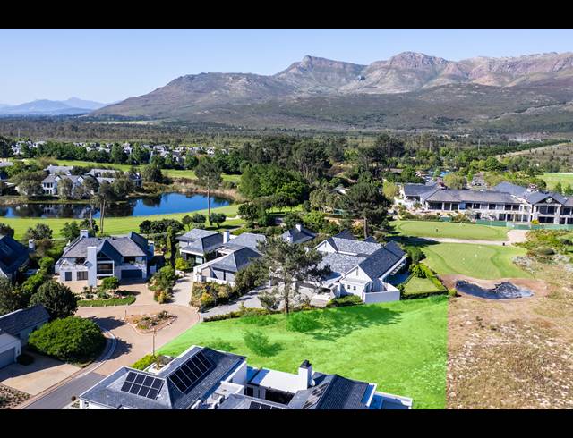 1,386M² VACANT LAND FOR SALE IN PEARL VALLEY GOLF & COUNTRY ESTATE